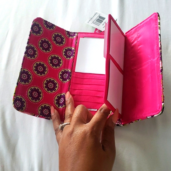 Vera Bradley Very Berry Paisley Gallery Wallet - Picture 2 of 3